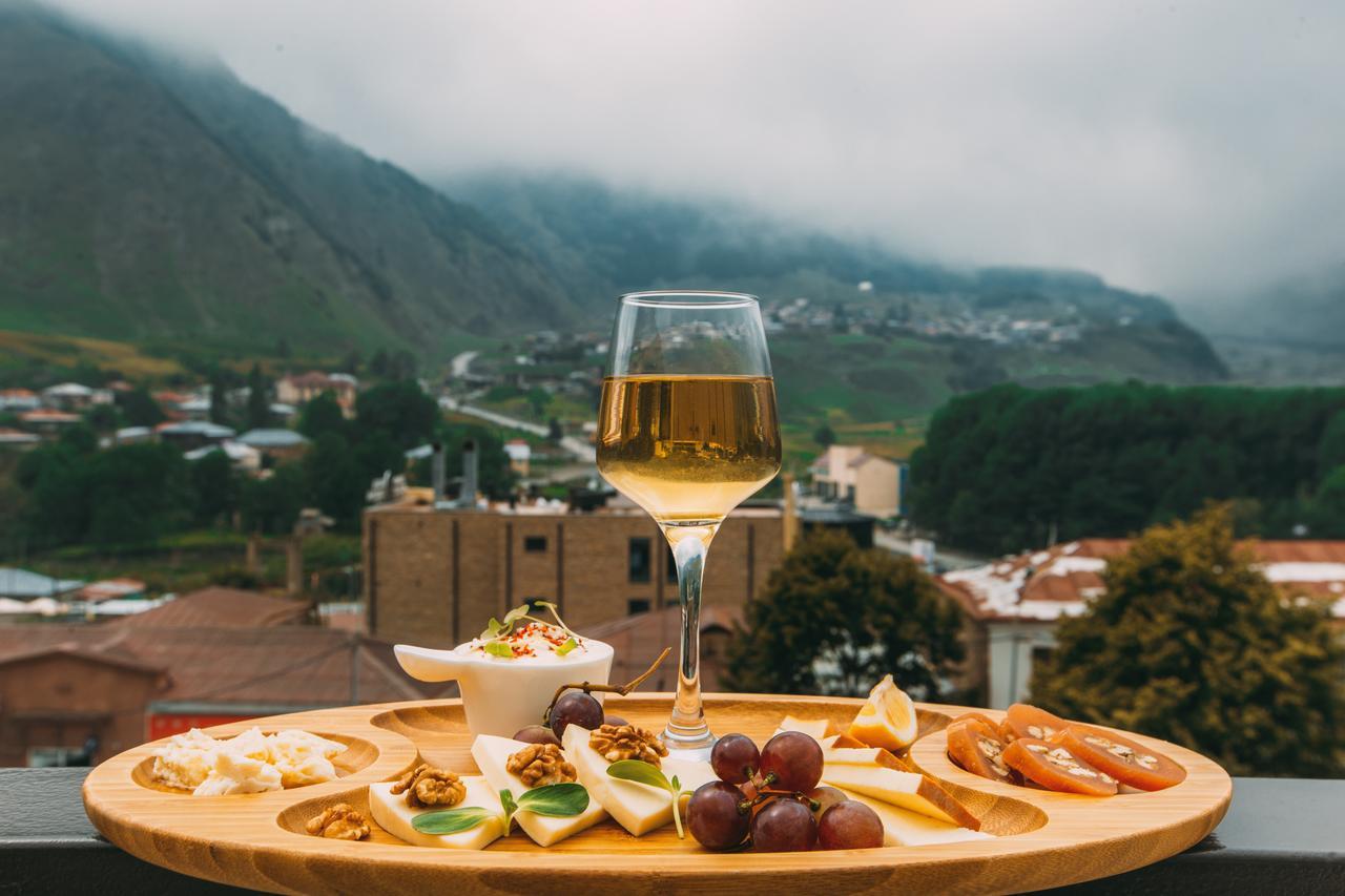 Mount Inn Kazbegi Exterior photo